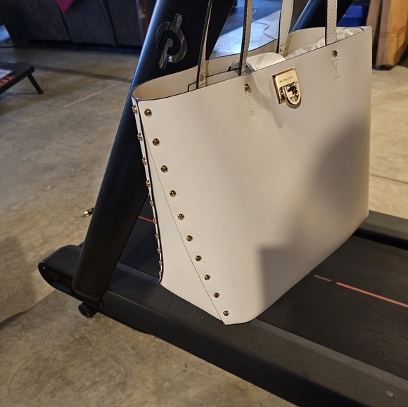 MK NWT - Picture 2 of 3